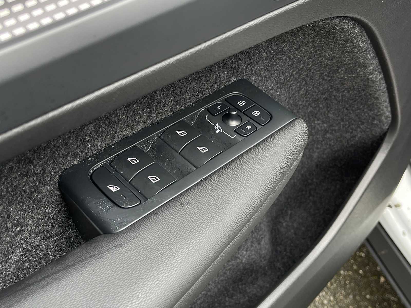 New 2023 Volvo XC40 B5 Plus w/ Protection Package Premier image 17