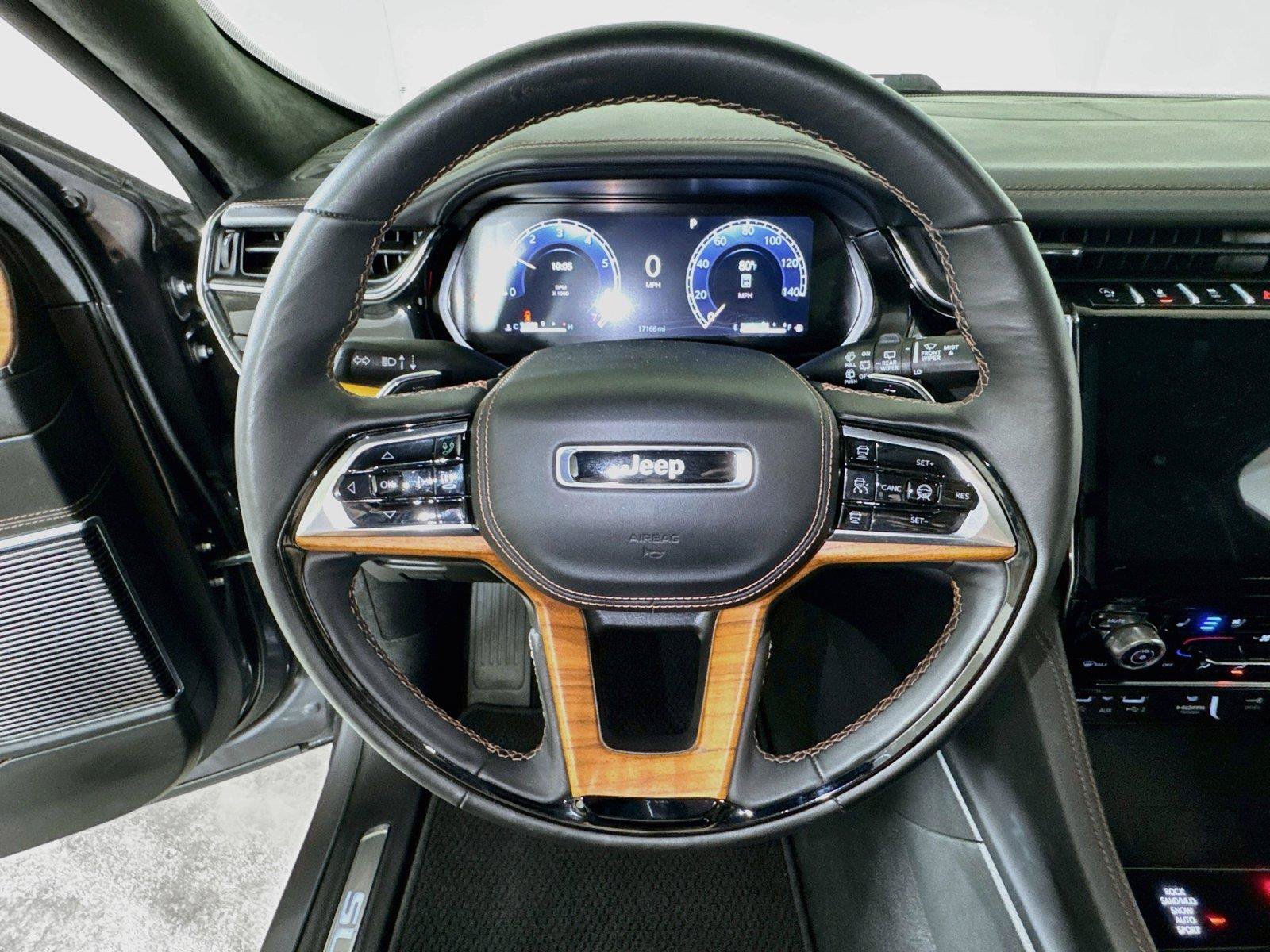 Used 2025 Jeep Grand Cherokee L Summit AWD/4WD image 9