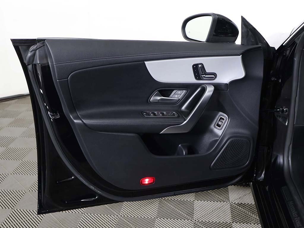 Used 2025 Mercedes-Benz CLA 250 4MATIC image 23