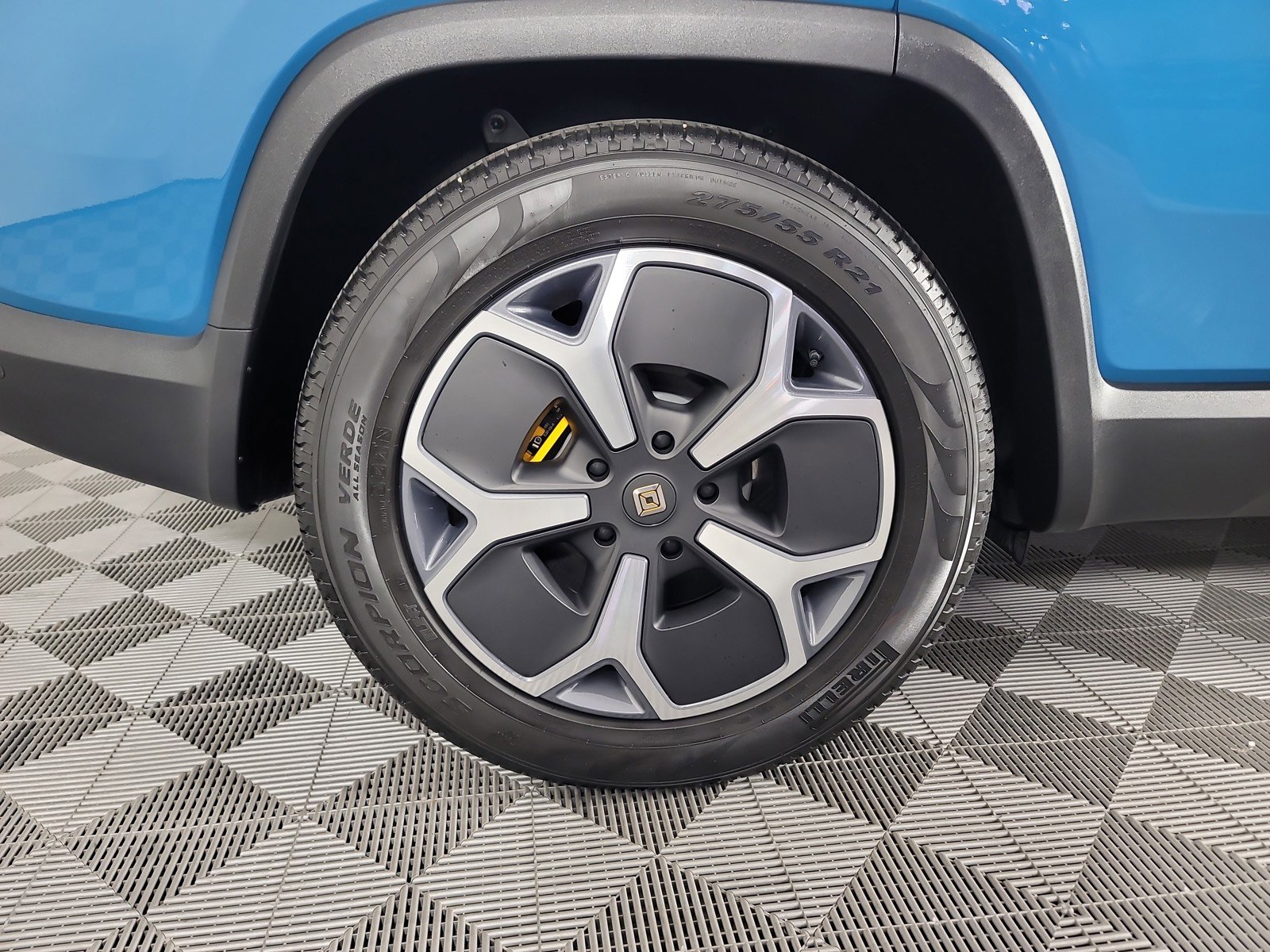 Used 2024 Rivian R1S Adventure AWD/4WD image 12