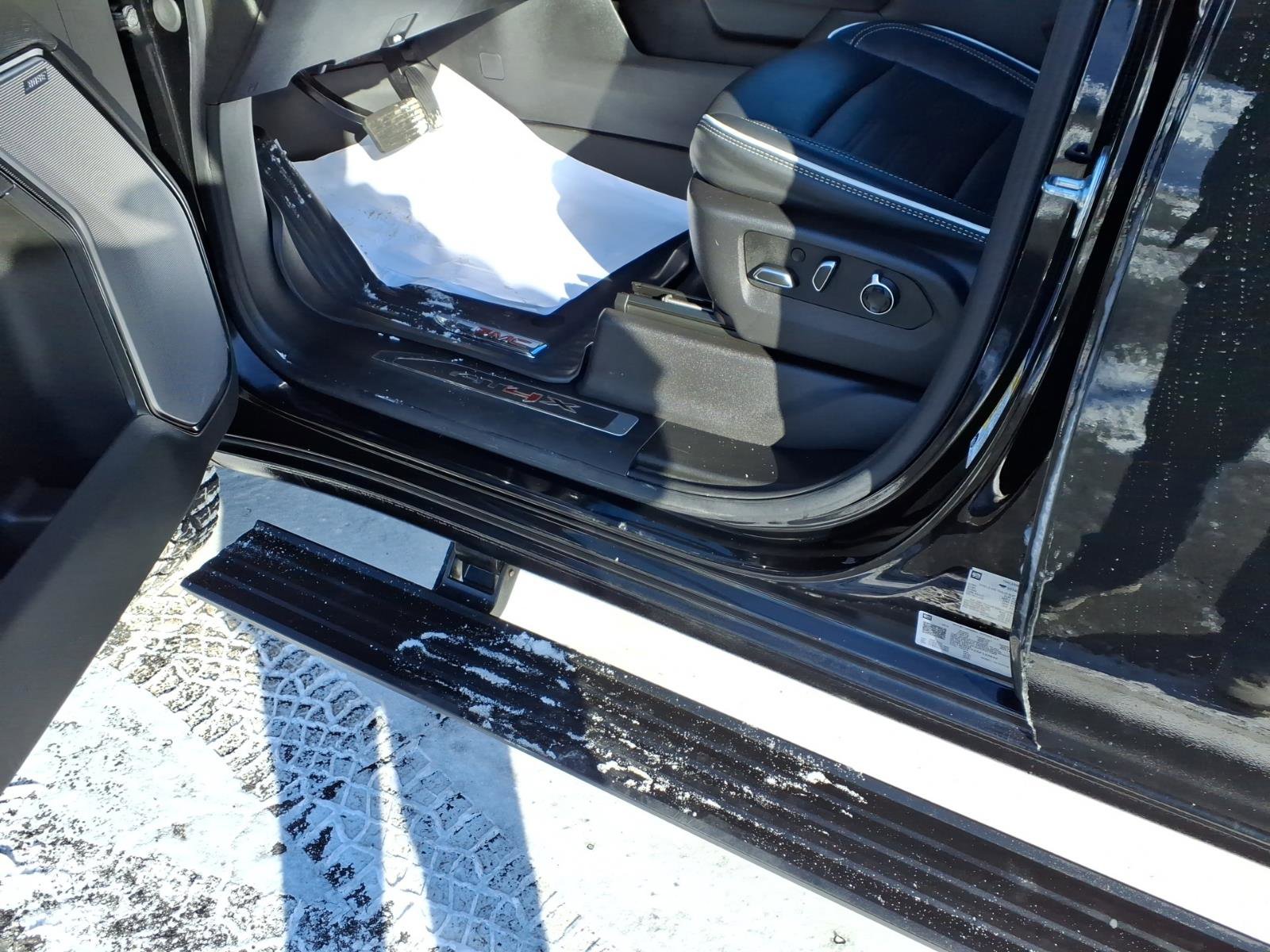 Used 2025 GMC Sierra 2500 AT4X image 11