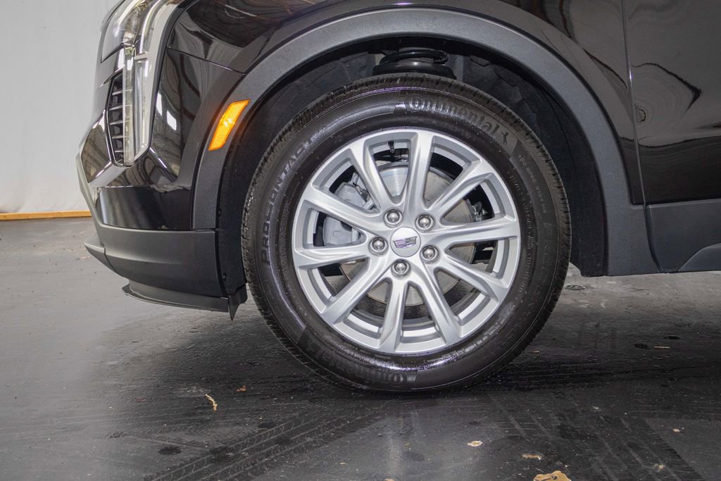 Used 2023 Cadillac XT4 Luxury w/ Cold Weather Package image 8