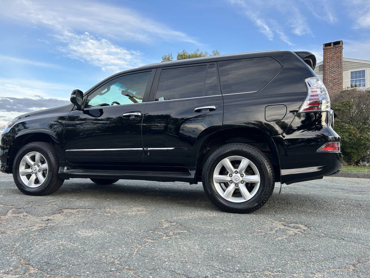 Used 2018 Lexus GX 460 image 2