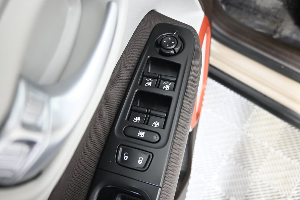 Used 2015 Jeep Renegade Latitude w/ Cold Weather Group AWD/4WD image 19
