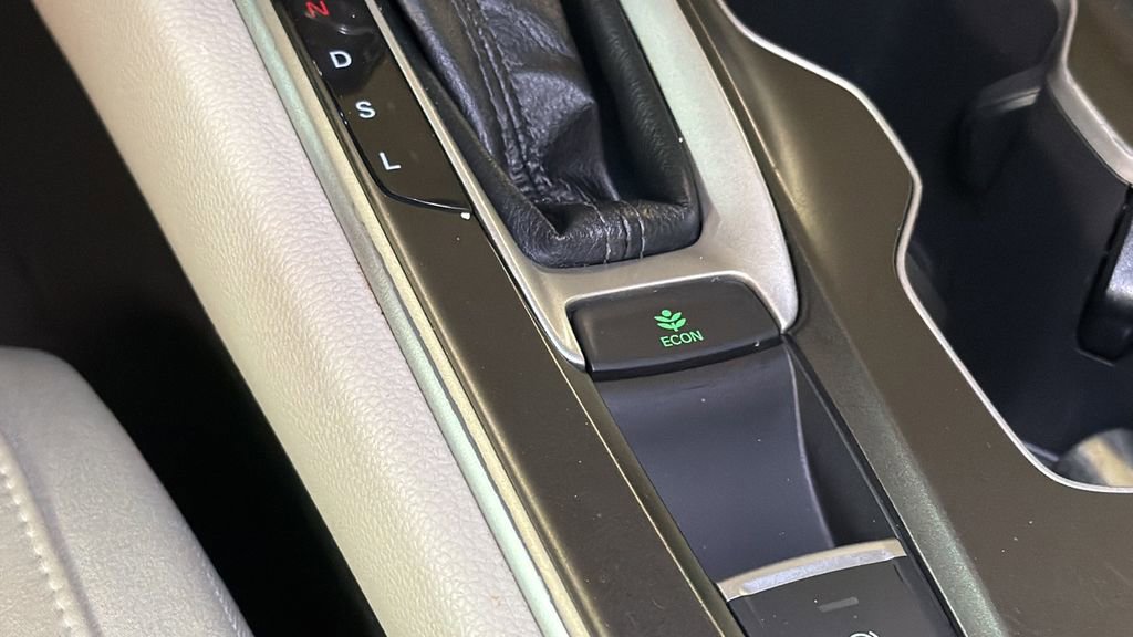 Used 2018 Honda Accord LX image 22