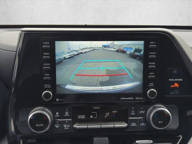 Used 2022 Toyota Highlander LE image 12