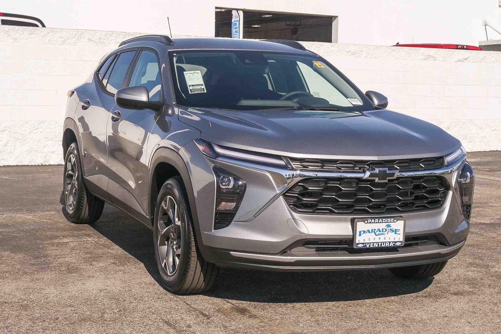 New 2026 Chevrolet Trax LT w/ LT Convenience Package FWD image 3