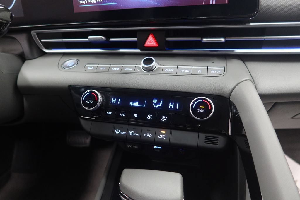 Used 2024 Hyundai Elantra Blue FWD image 15