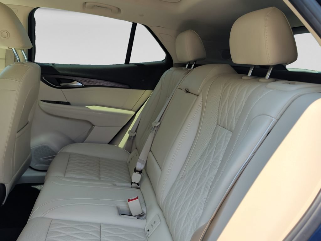 Used 2023 Buick Envision Avenir AWD/4WD image 31