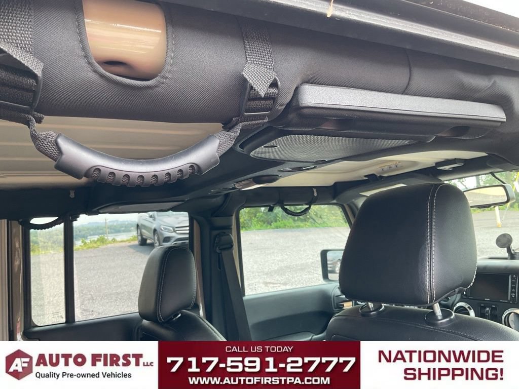 Used 2017 Jeep Wrangler Unlimited Rubicon w/ Connectivity Group AWD/4WD image 16