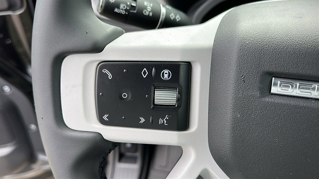 New 2026 Land Rover Defender 110 X-Dynamic SE image 13