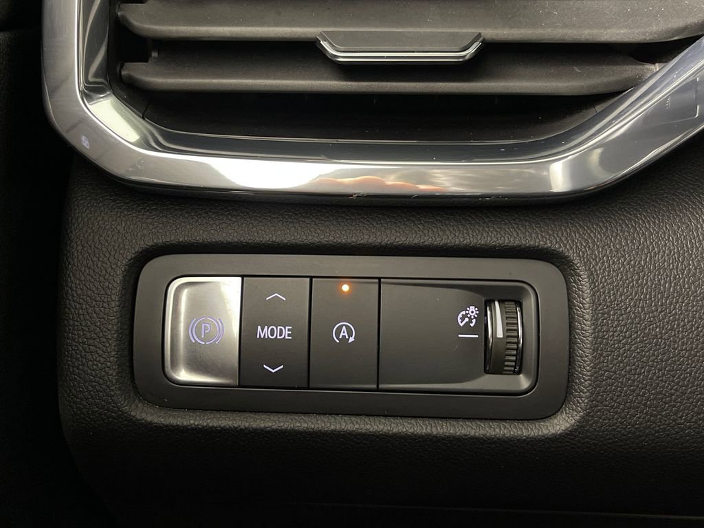 Used 2024 GMC Acadia Elevation image 28