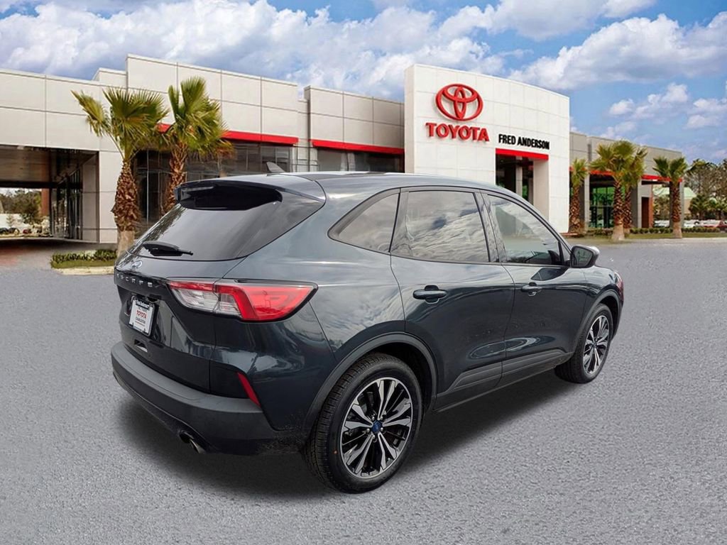 Used 2022 Ford Escape SE w/ SE Sport Appearance Package image 4