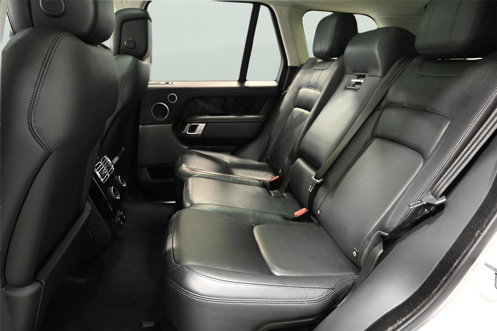 Used 2018 Land Rover Range Rover AWD/4WD image 16