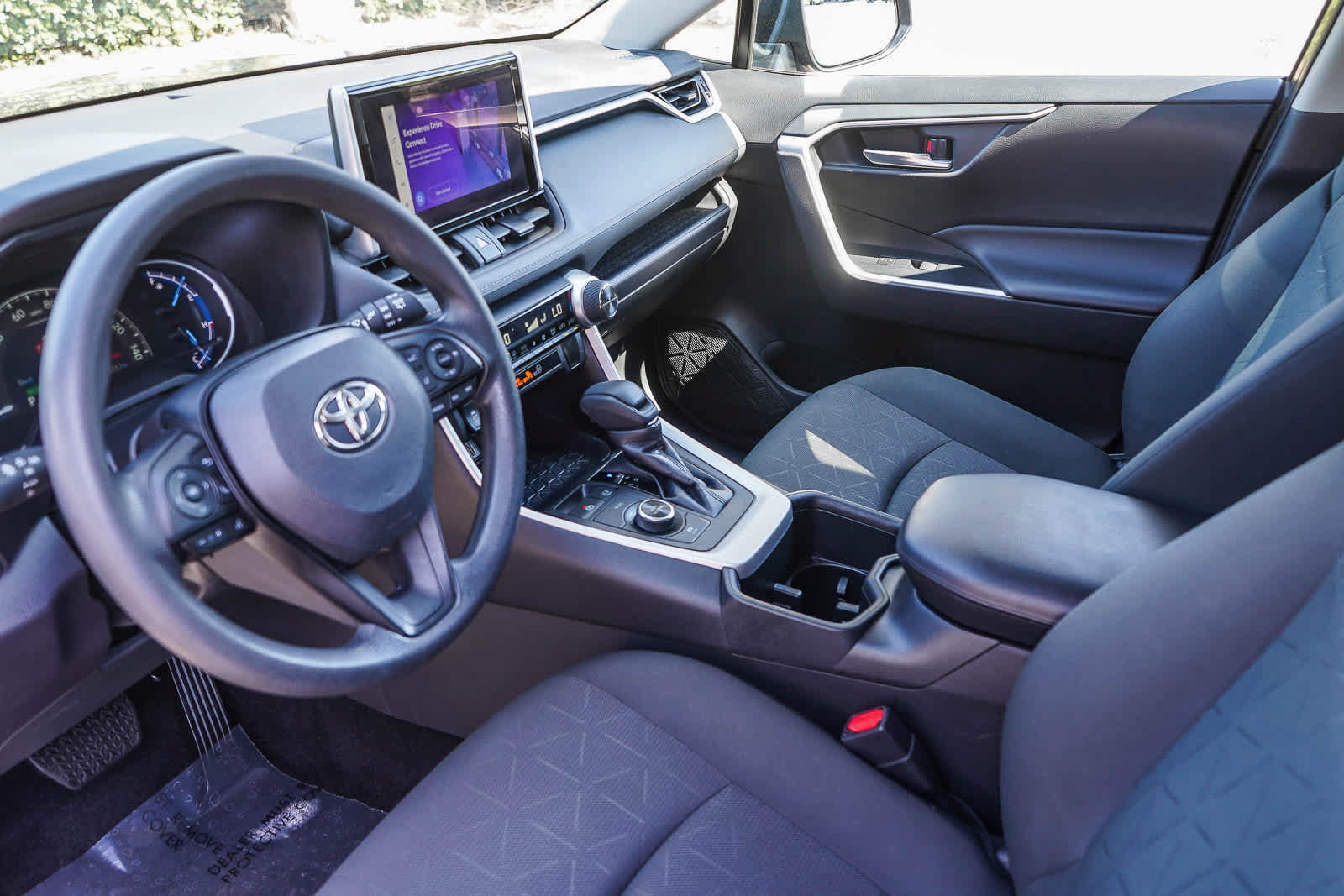 Used 2024 Toyota RAV4 XLE AWD/4WD image 18