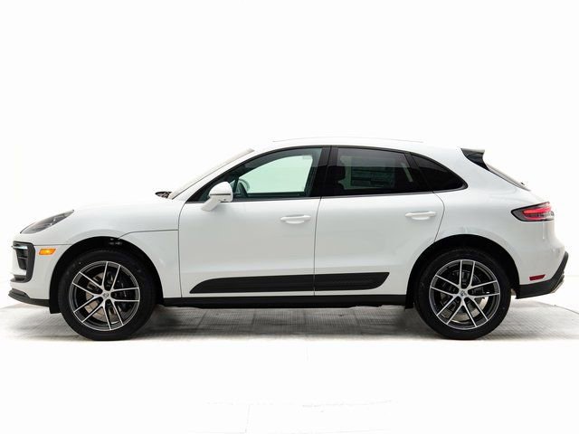 Certified 2025 Porsche Macan image 2