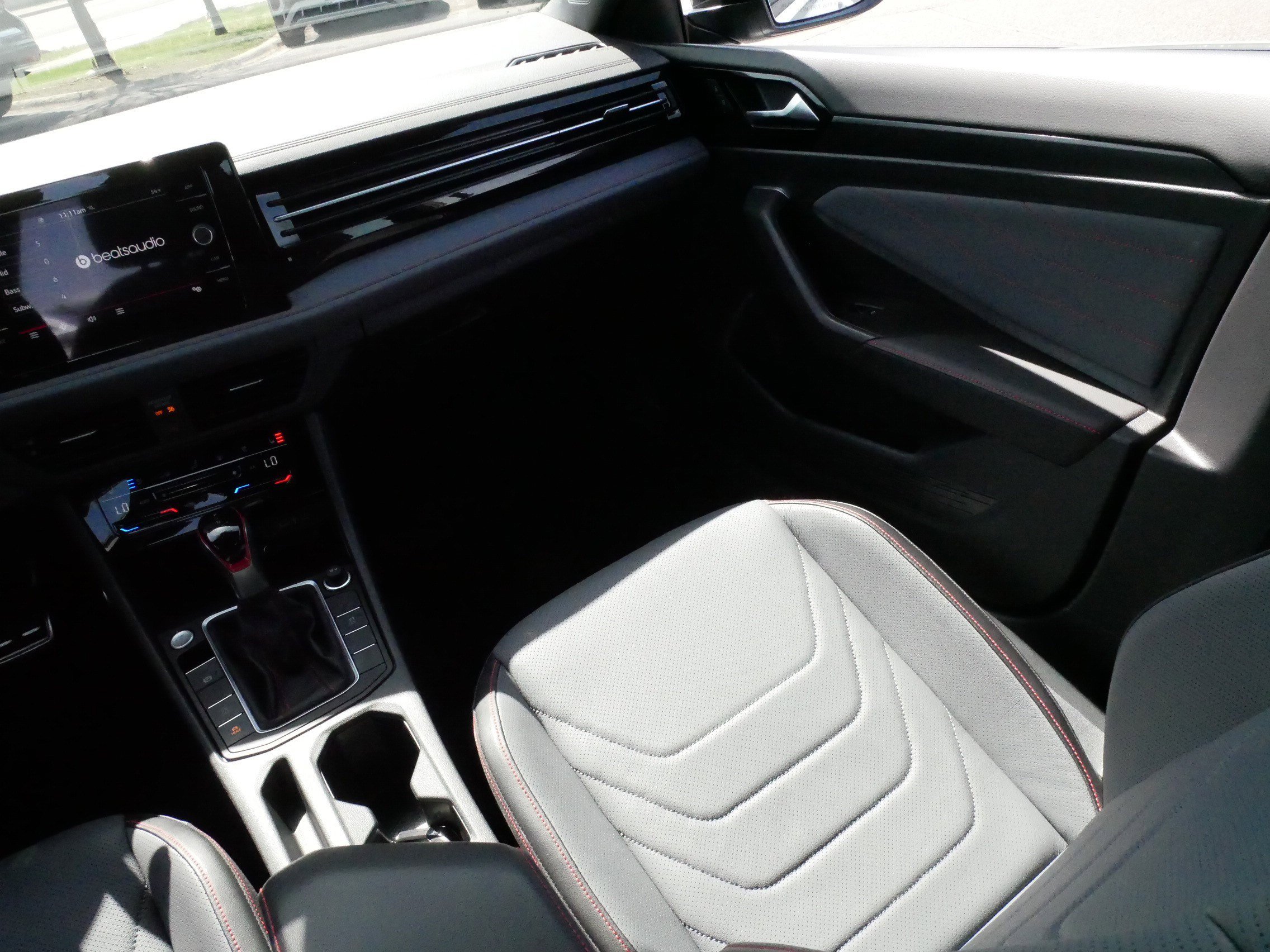 Used 2025 Volkswagen Jetta GLI Autobahn FWD image 11