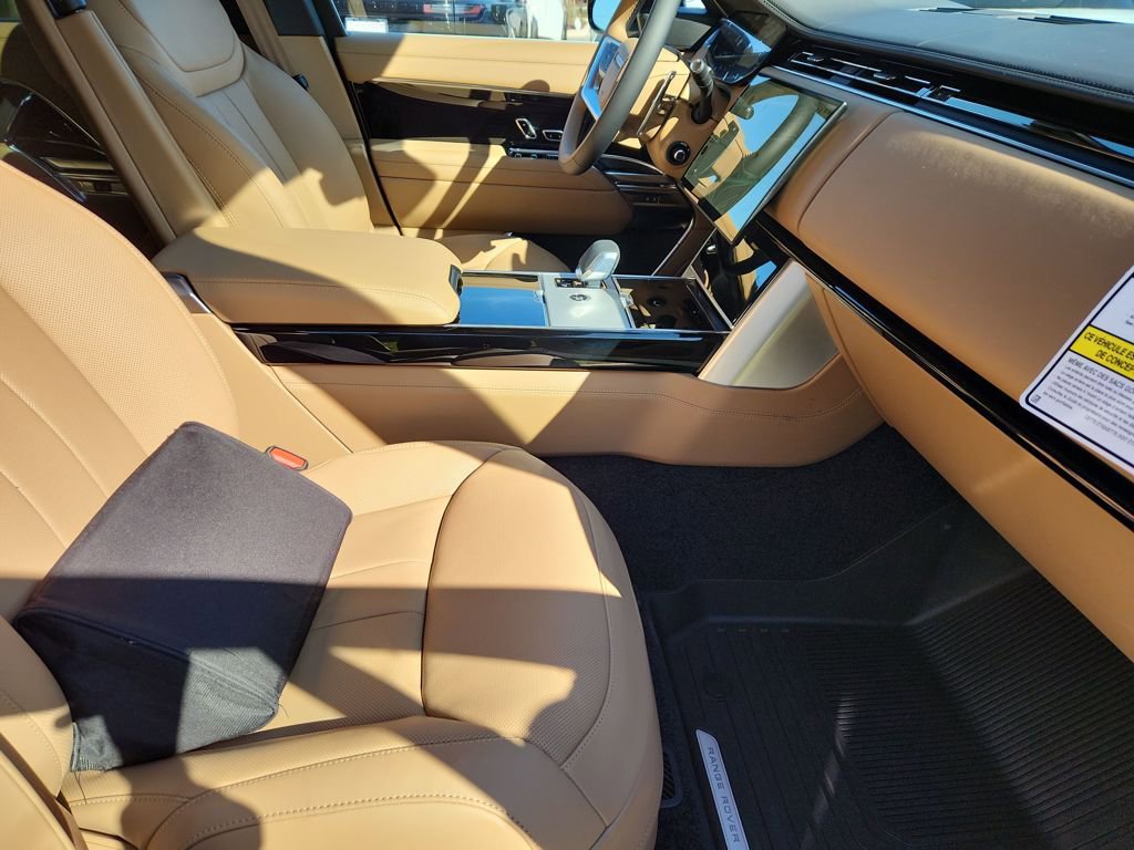 New 2026 Land Rover Range Rover Long Wheelbase SE AWD/4WD image 3