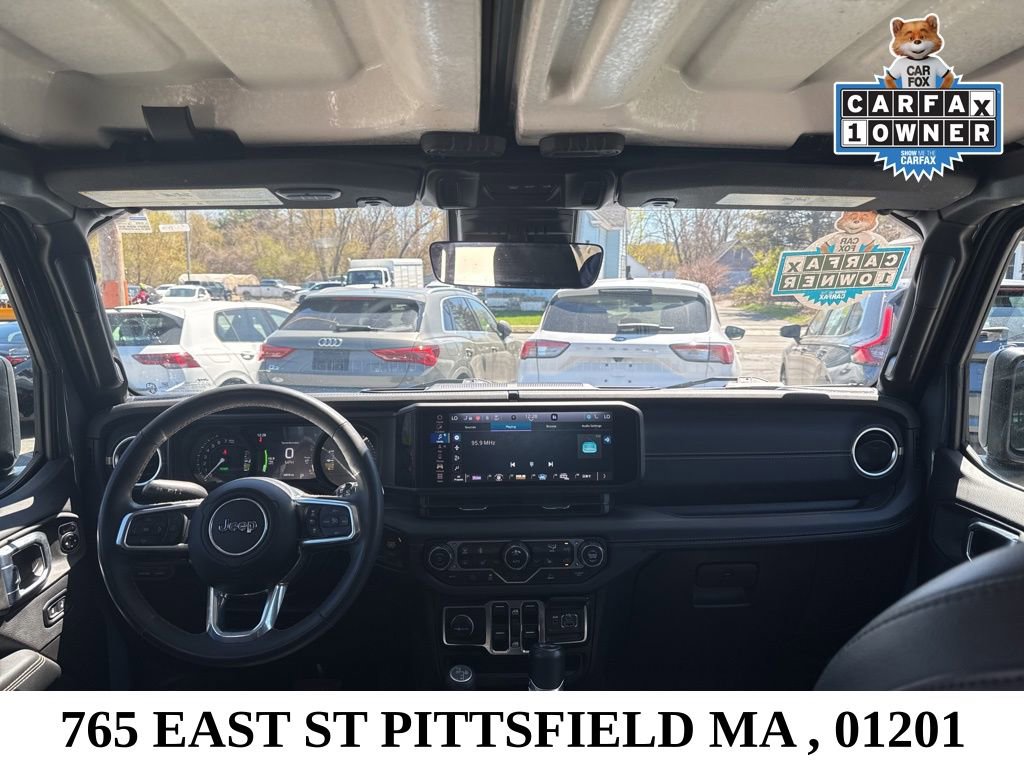 Used 2024 Jeep Wrangler Unlimited Sahara w/ Technology Group AWD/4WD image 18