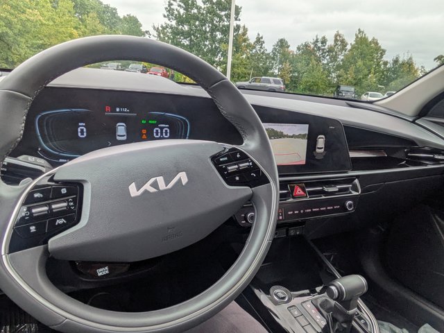 Used 2025 Kia Niro EX FWD image 32