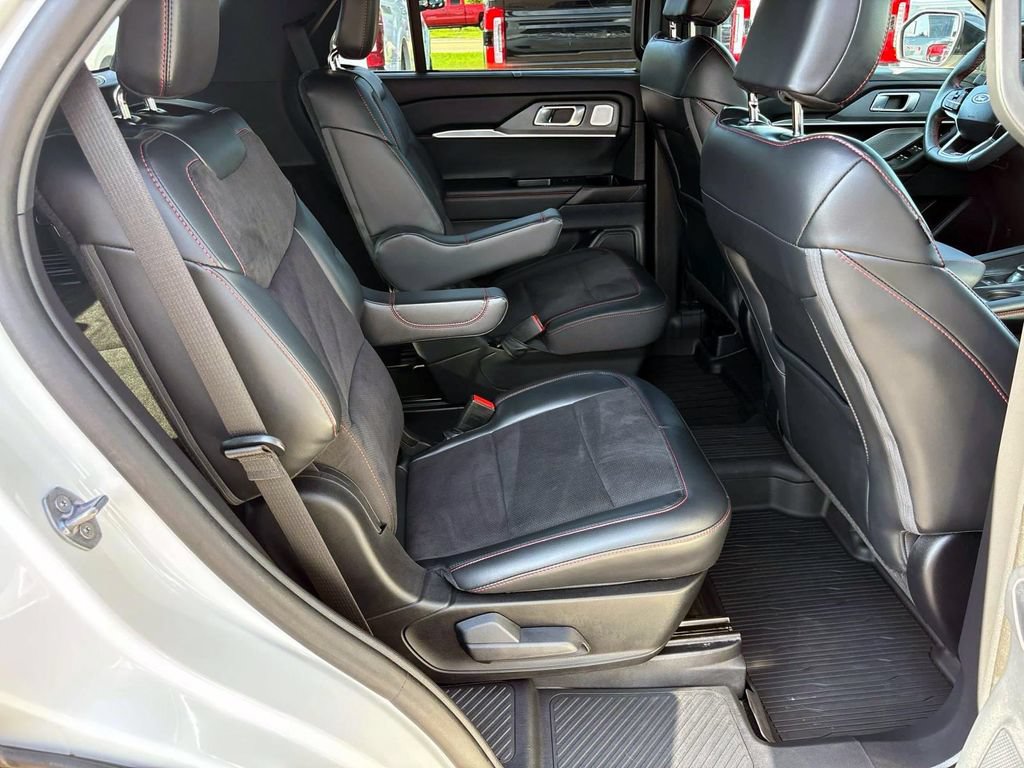 Used 2025 Ford Explorer ST AWD/4WD image 18