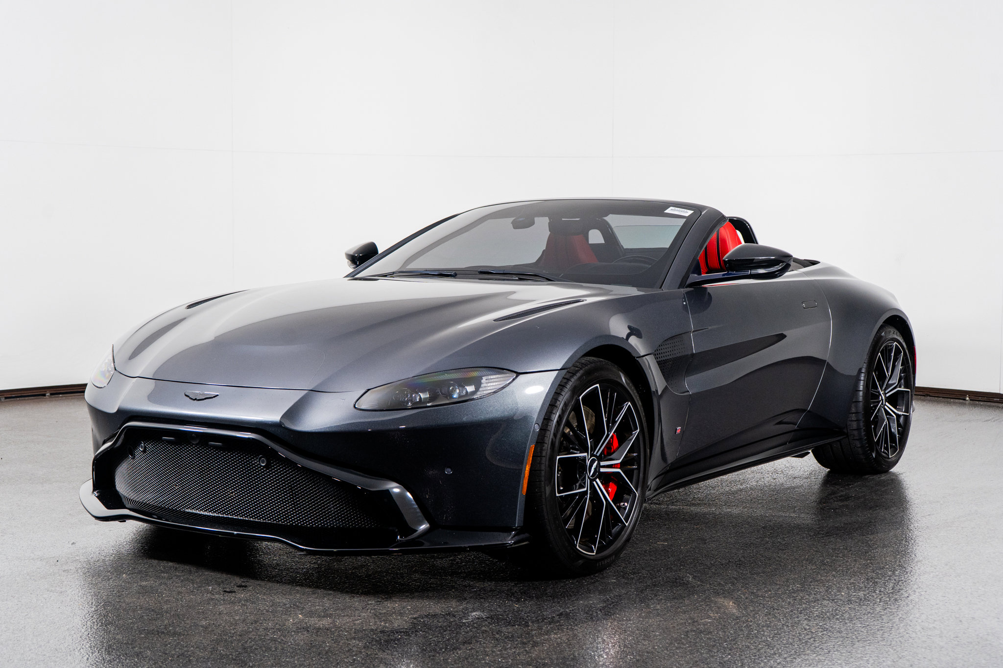 Used 2021 Aston Martin V8 Vantage Roadster image 21