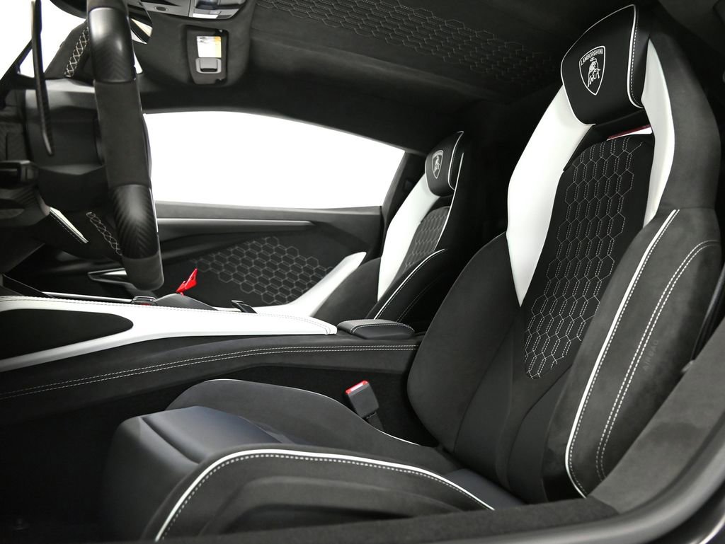 Used 2024 Lamborghini Revuelto AWD/4WD image 18