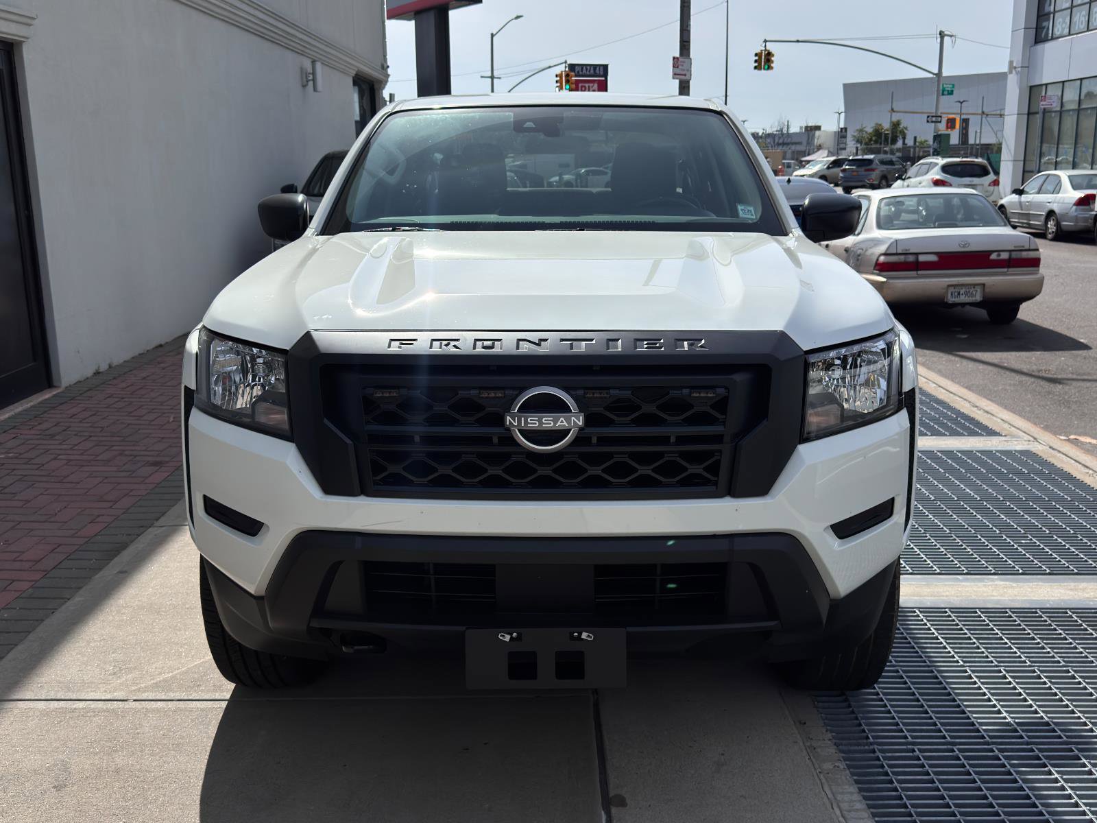 Used 2024 Nissan Frontier S image 2