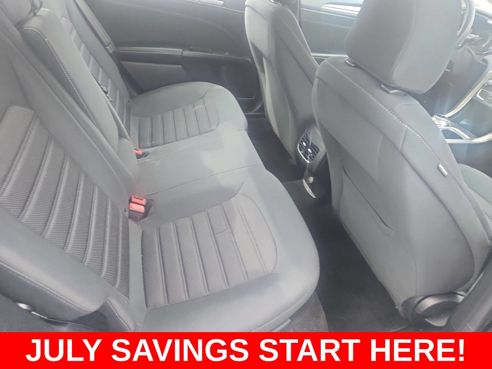 Used 2020 Ford Fusion SE FWD image 11