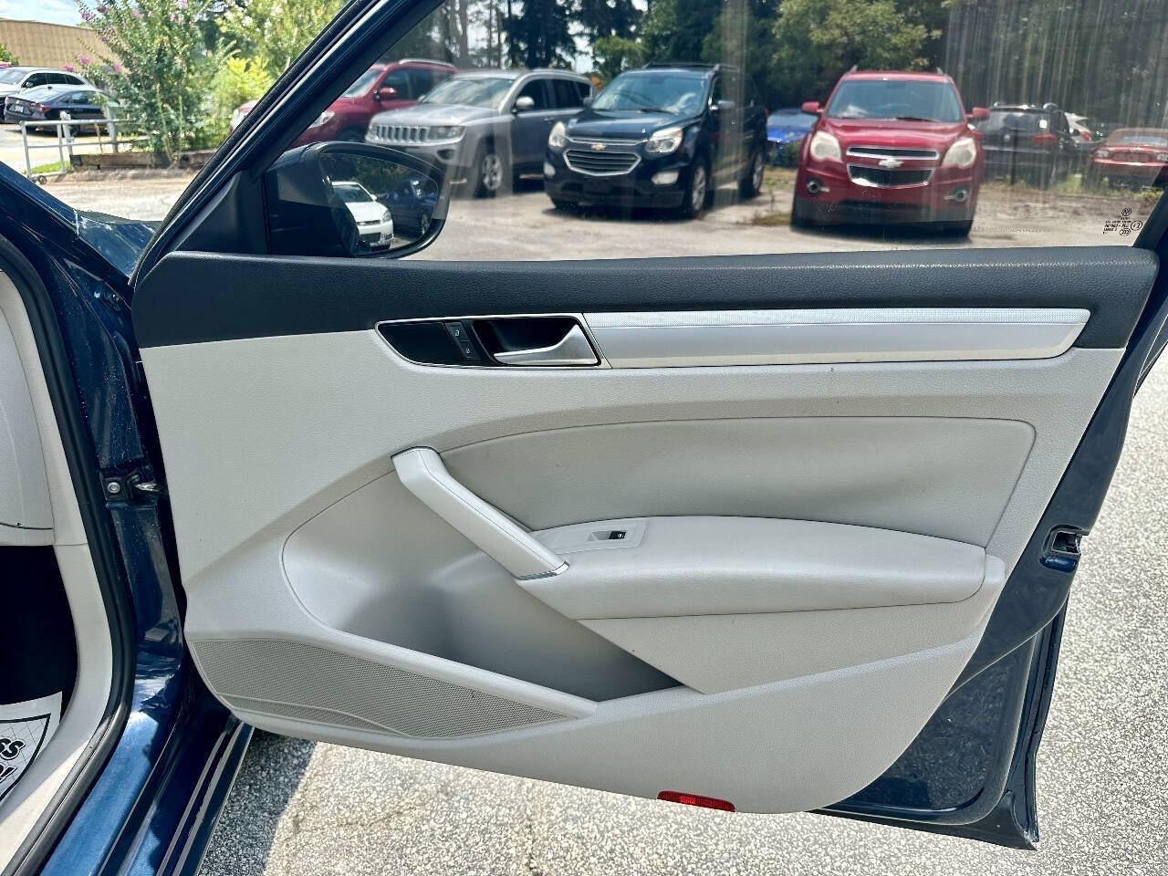 Used 2019 Volkswagen Passat 2.0T Wolfsburg FWD image 17