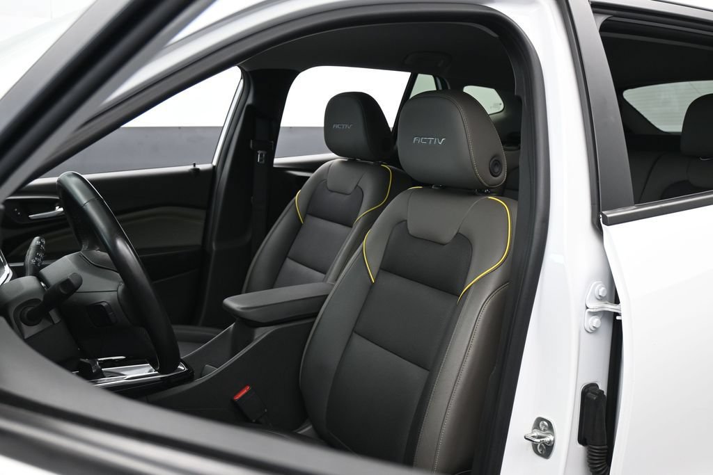 Used 2025 Chevrolet Trax ACTIV FWD image 10