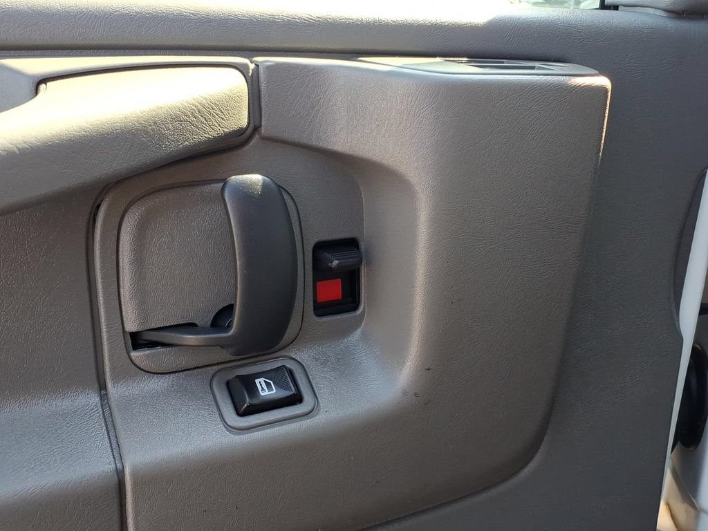 Used 2014 GMC Savana 2500 Extended RWD image 4