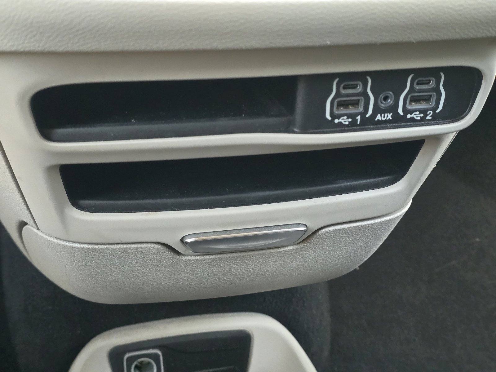 Used 2022 Chrysler Voyager LX FWD image 21