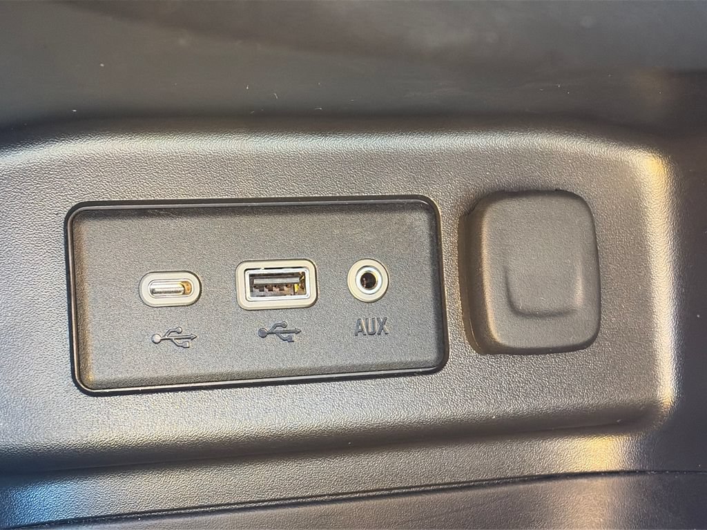 Used 2021 Chevrolet Equinox LT FWD image 22