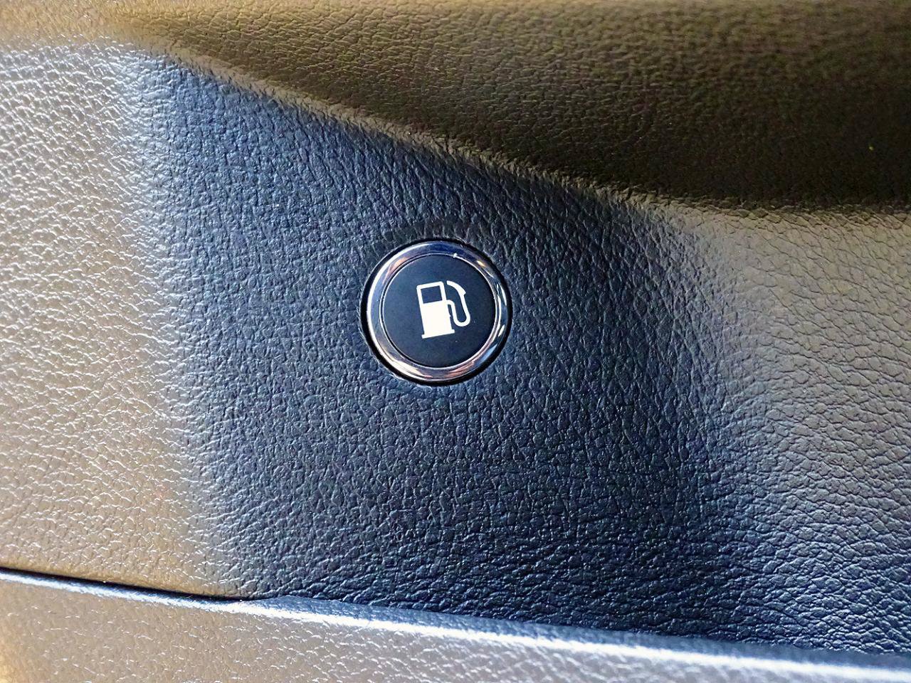 Used 2019 Dodge Charger SXT RWD image 34