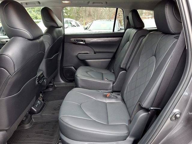 Used 2025 Toyota Highlander Platinum image 10