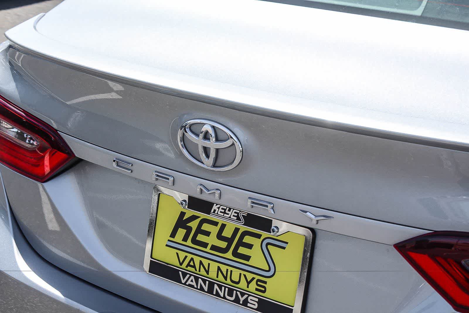 Used 2023 Toyota Camry SE FWD image 9
