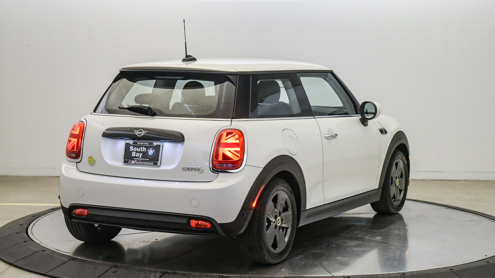 Certified 2024 MINI Cooper SE FWD image 5