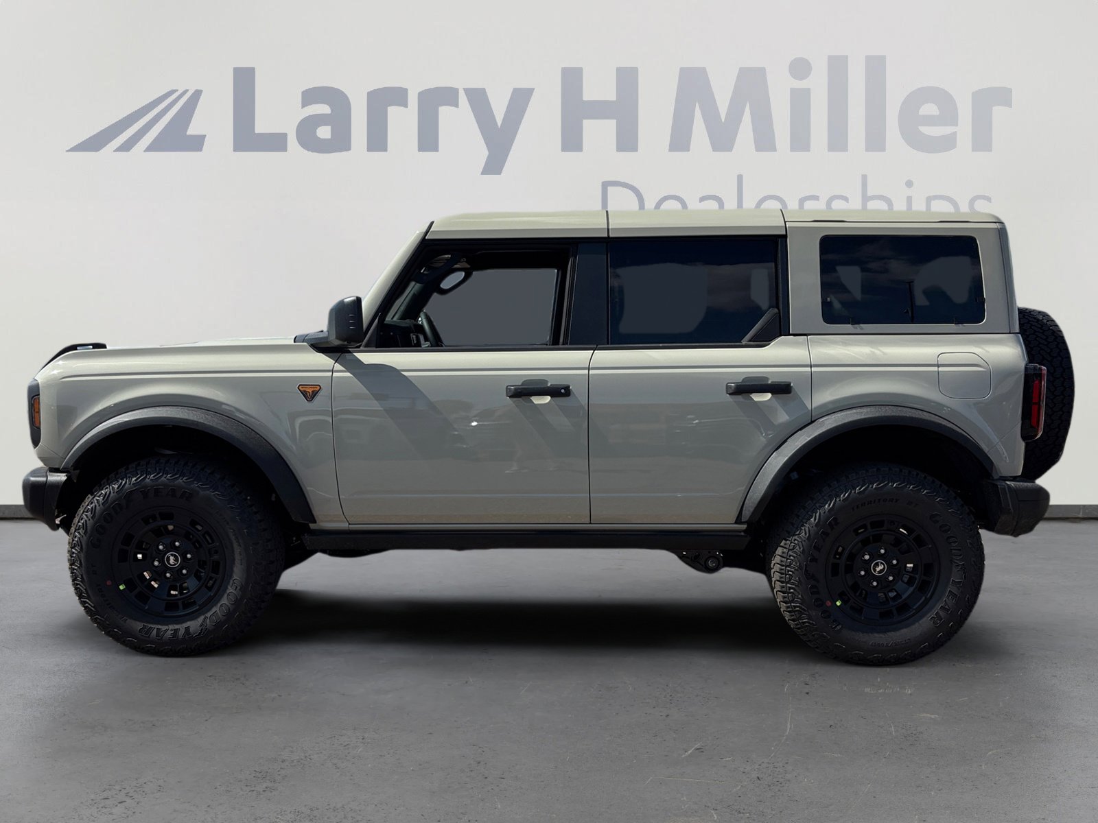 New 2026 Ford Bronco Badlands image 2