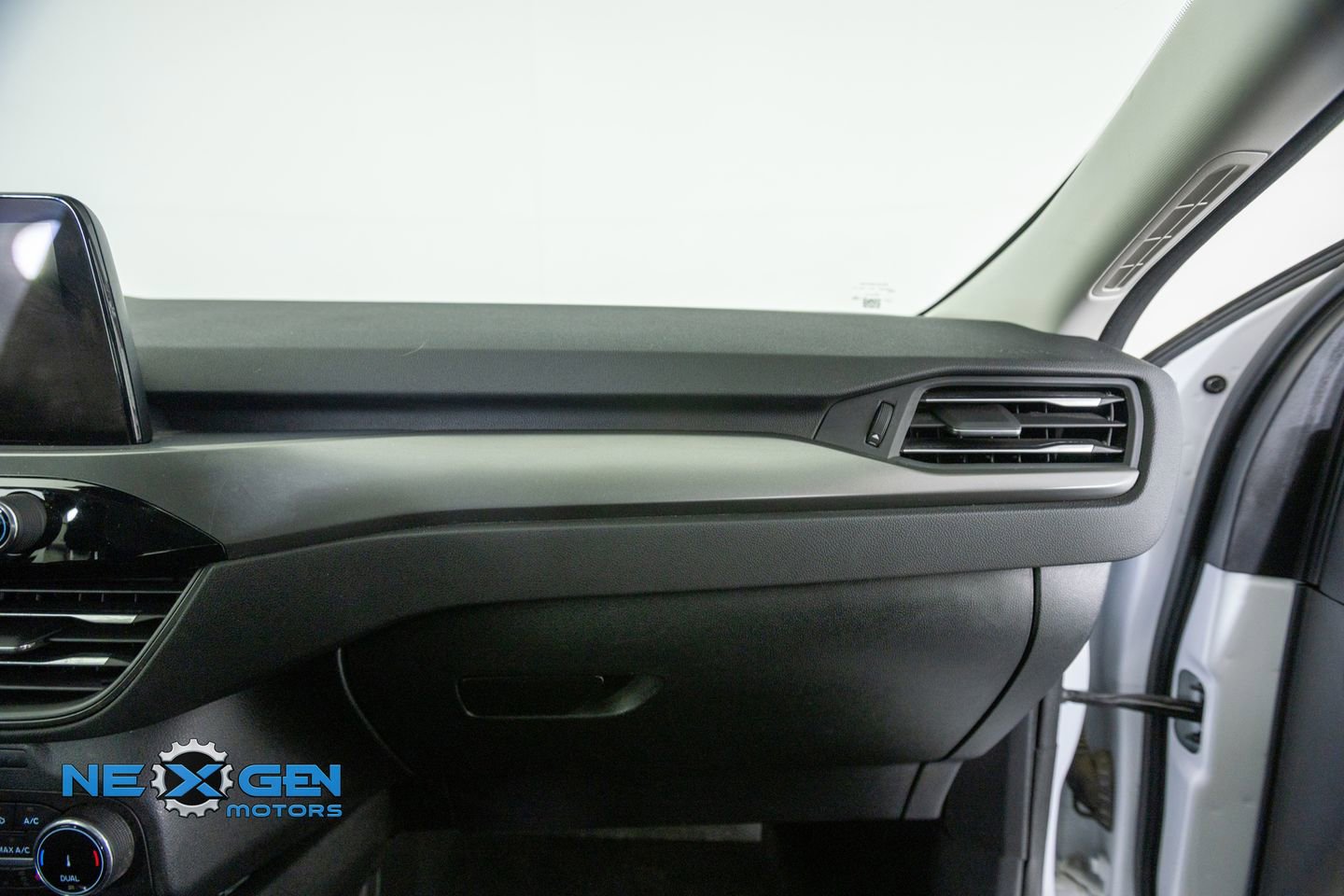 Used 2023 Ford Escape Active AWD/4WD image 43