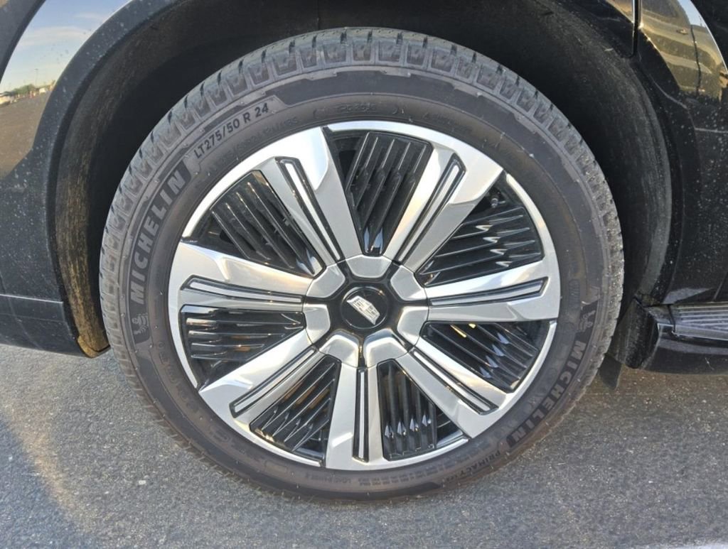 Used 2025 Cadillac Escalade IQ Luxury 1 AWD/4WD image 4