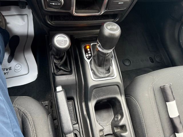 Used 2022 Jeep Wrangler Unlimited Willys image 17