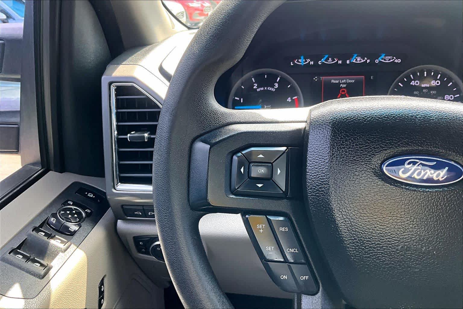 Used 2017 Ford F250 XLT w/ XLT Premium Package AWD/4WD image 23