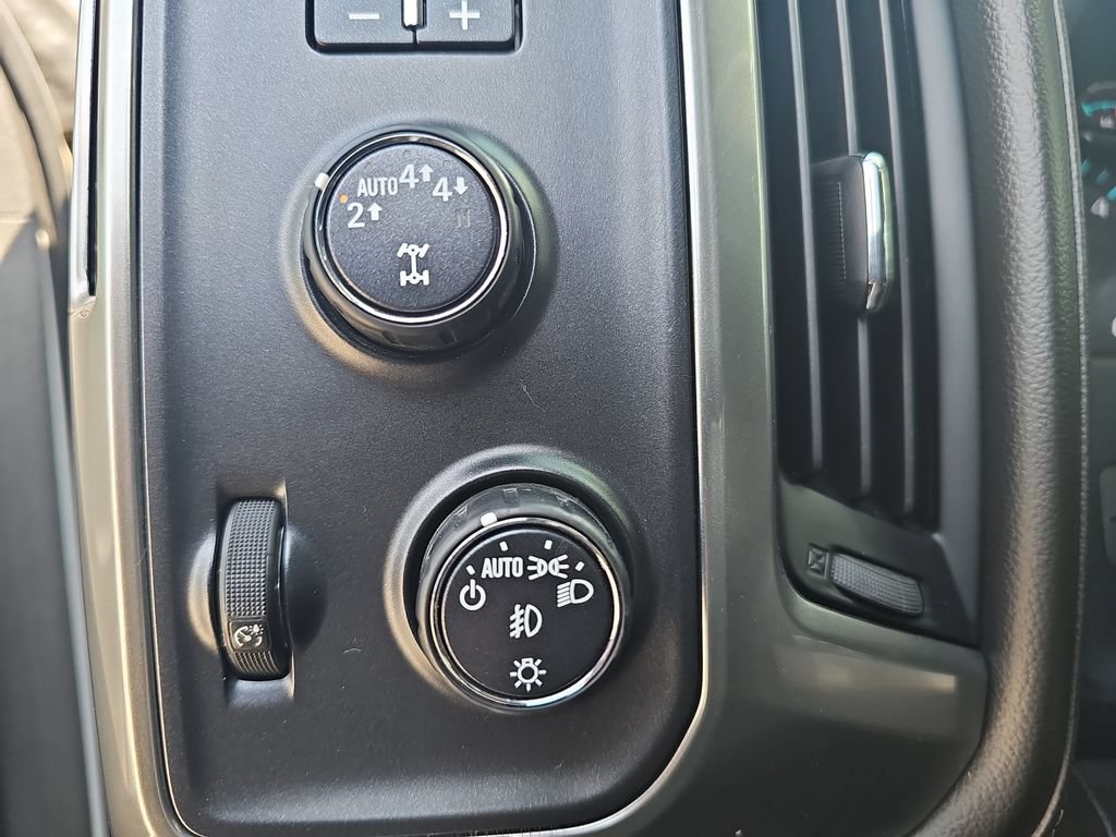 Used 2018 Chevrolet Silverado 1500 LTZ Z71 w/ Redline Edition AWD/4WD image 25