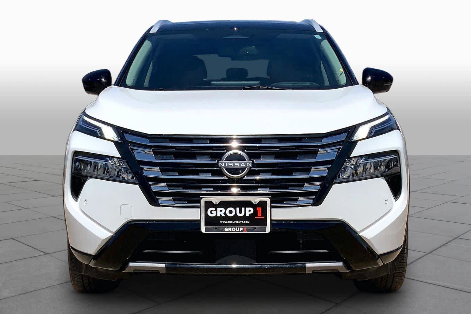 Used 2025 Nissan Rogue Platinum w/ Tech Package FWD image 4