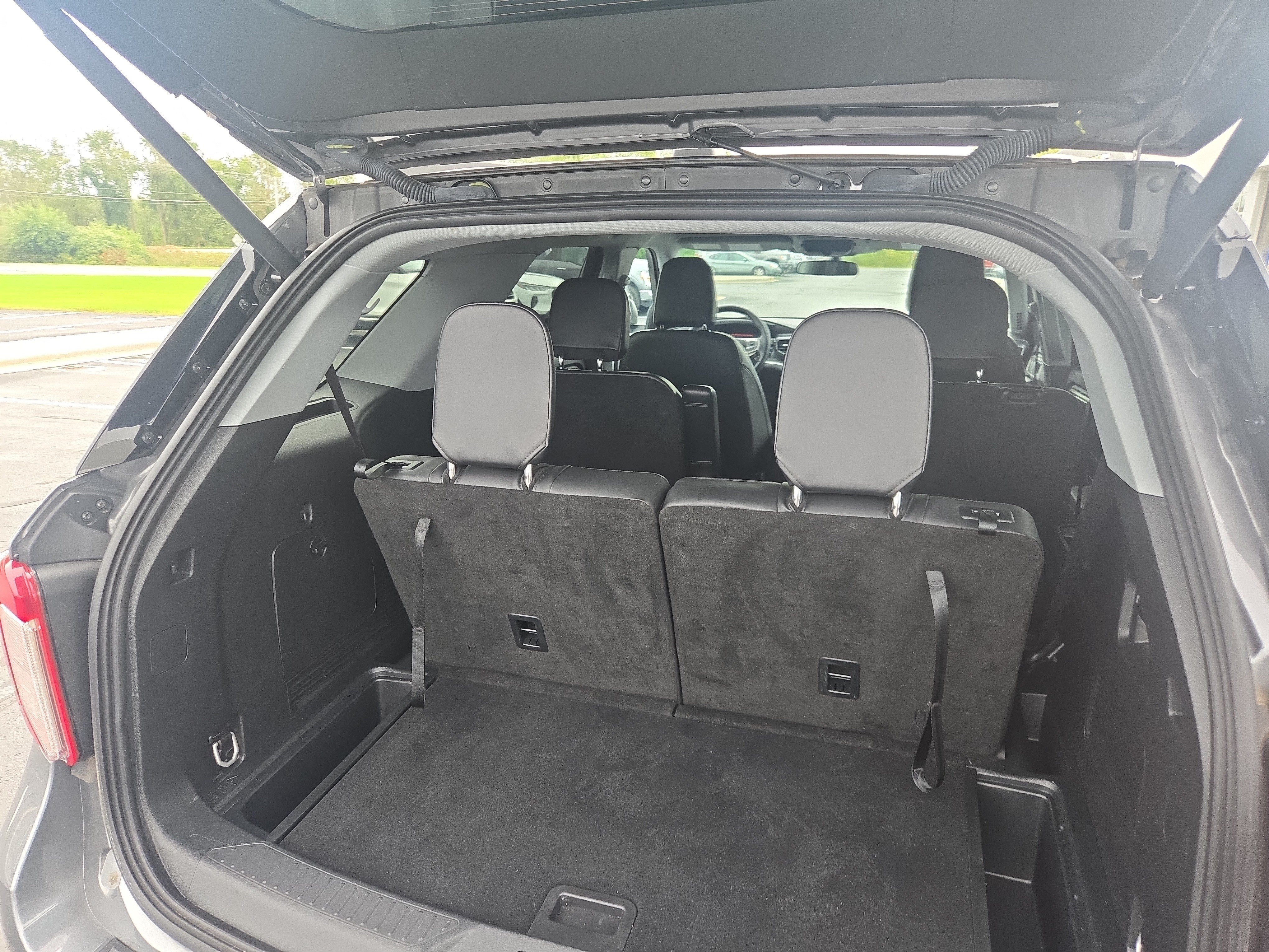 Used 2024 Ford Explorer XLT w/ Equipment Group 202A AWD/4WD image 15