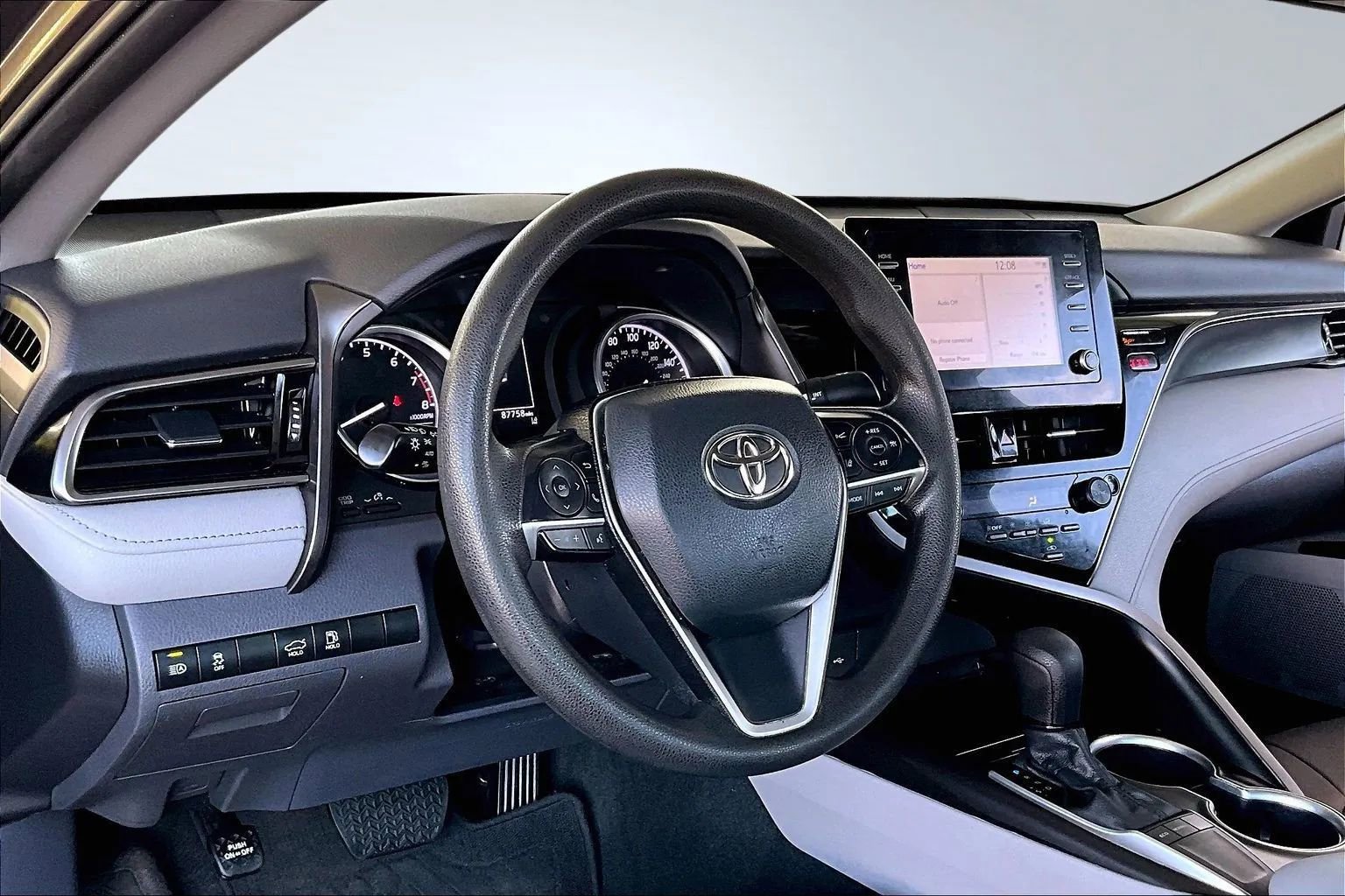 Used 2022 Toyota Camry LE FWD image 14