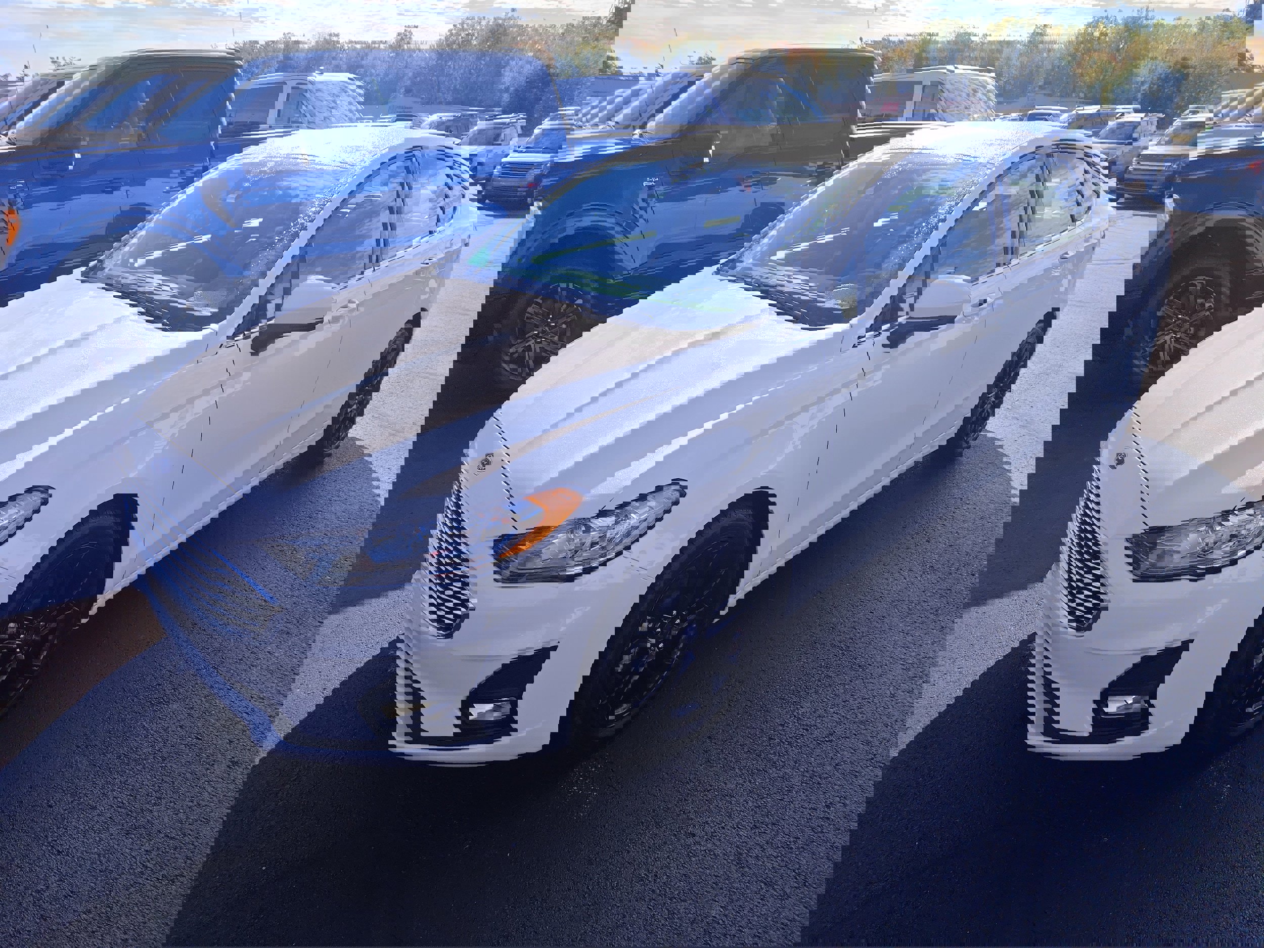 Used 2020 Ford Fusion SE w/ Equipment Group 151A image 2