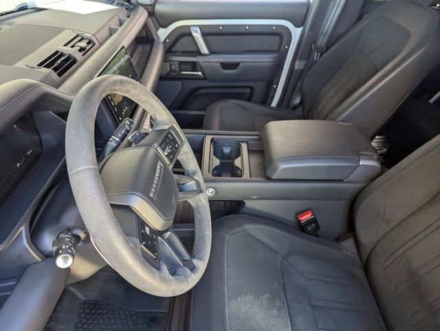 Used 2023 Land Rover Defender 110 image 22