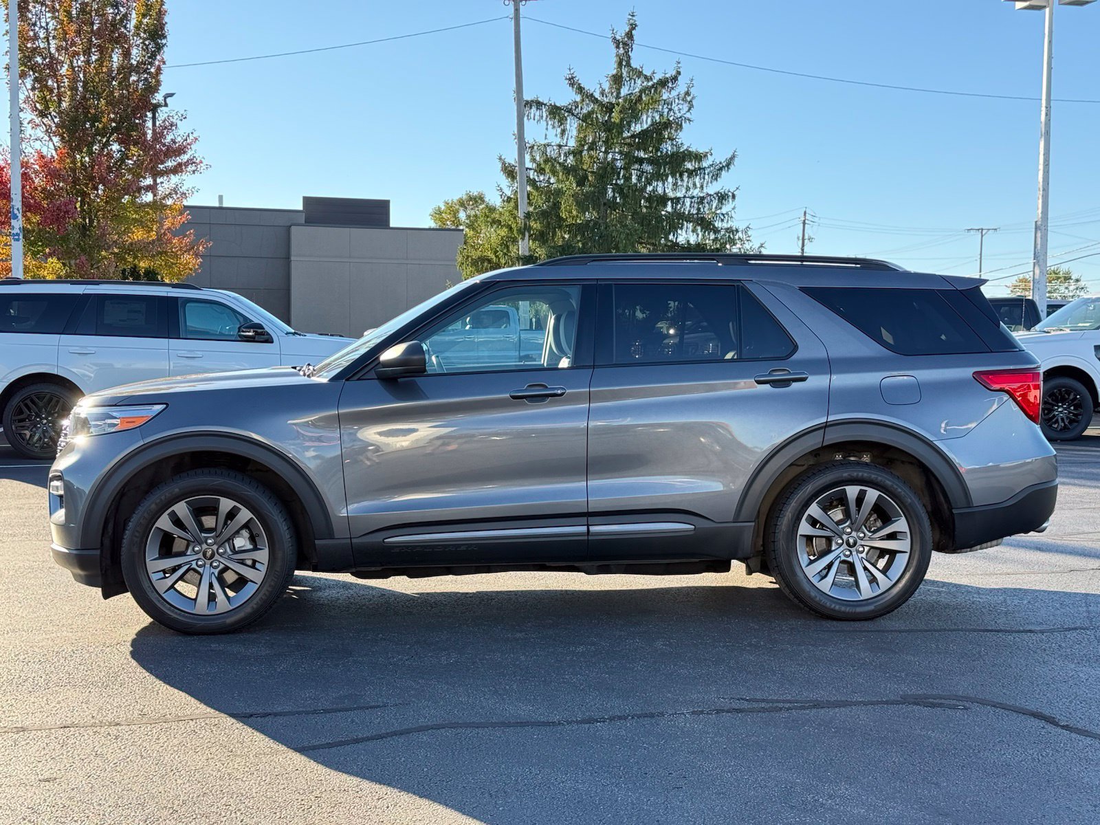 Used 2021 Ford Explorer XLT w/ Equipment Group 202A AWD/4WD image 7